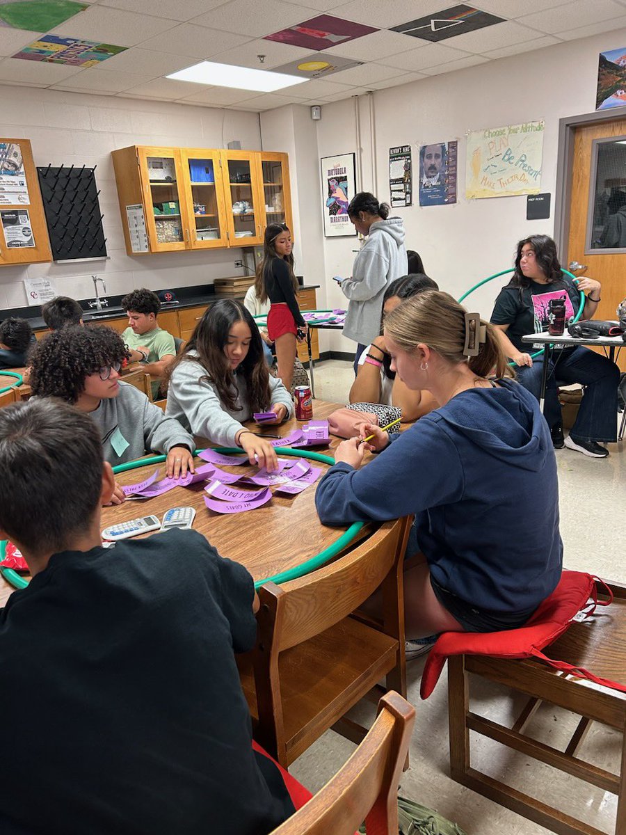 CougCounselors's tweet photo. Juniors learning Stress Management strategies with the counselors today! Thank you Physics for hosting us! @DavissonDustin @canyonhscougars https://t.co/7lIJZq69M7