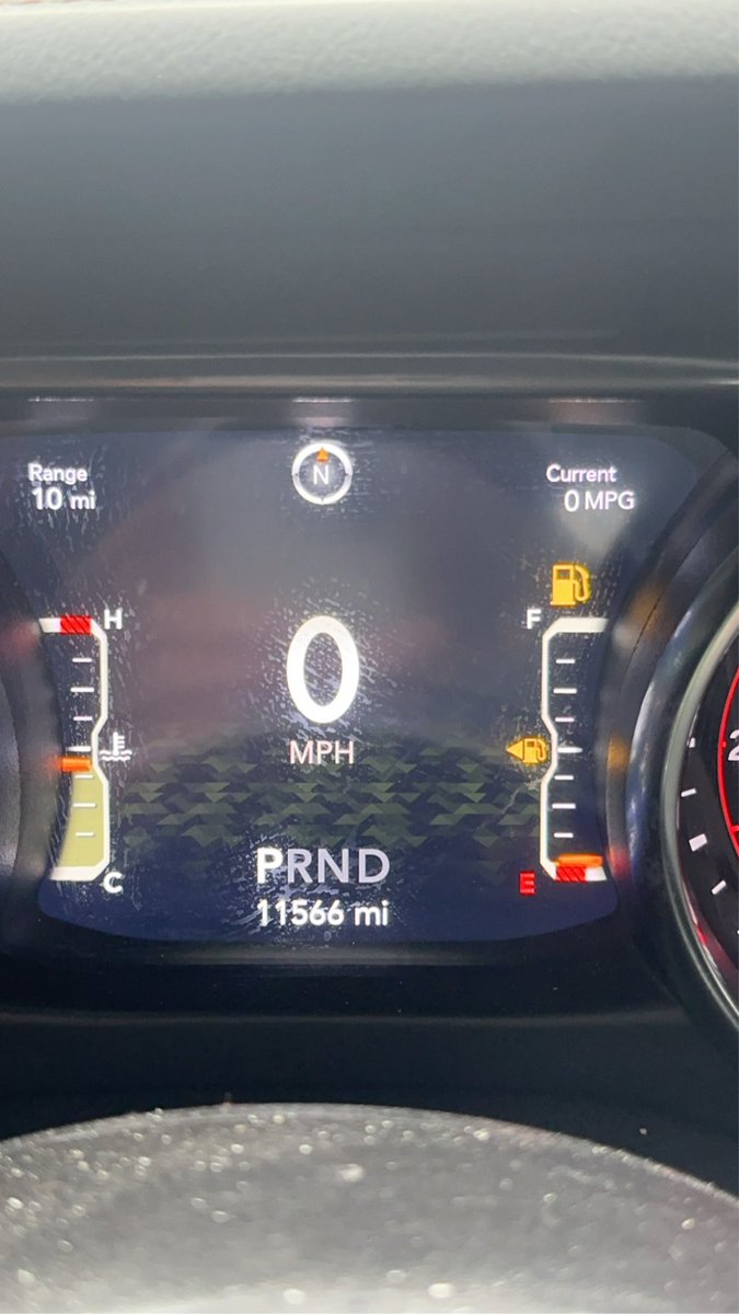 labeutler's tweet photo. How do you feel when you’re sitting in a parking lot on the highway, closest exit is closed and you see this? #NeedGas #Traffic #JeepBabe #Stress https://t.co/b7VOJ0KqYI