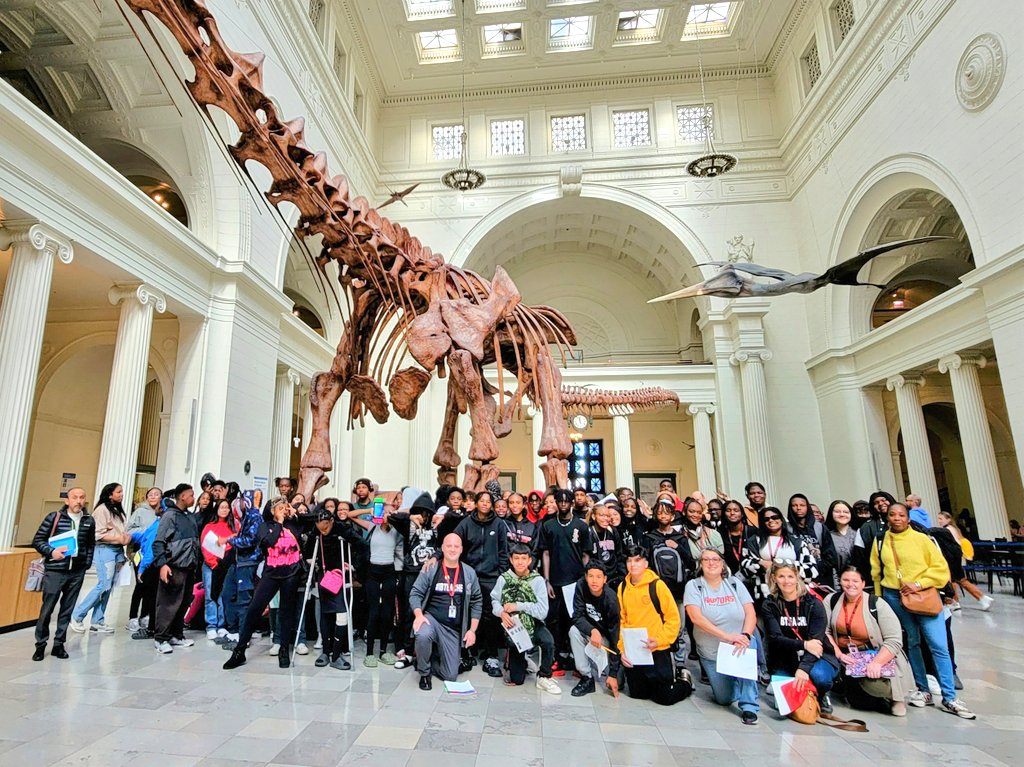 MrV_history's tweet photo. @RichTownshipHS MYP freshmen visited @FieldMuseum to prepare for their unit 2 history summative. For many, it was their 1st visit to a history museum! They also viewed "Evolving Planet" for bio and "The Americas" for Hispanic heritage month. #richinstudentsuccess #iblearner https://t.co/SMljQSYgEs