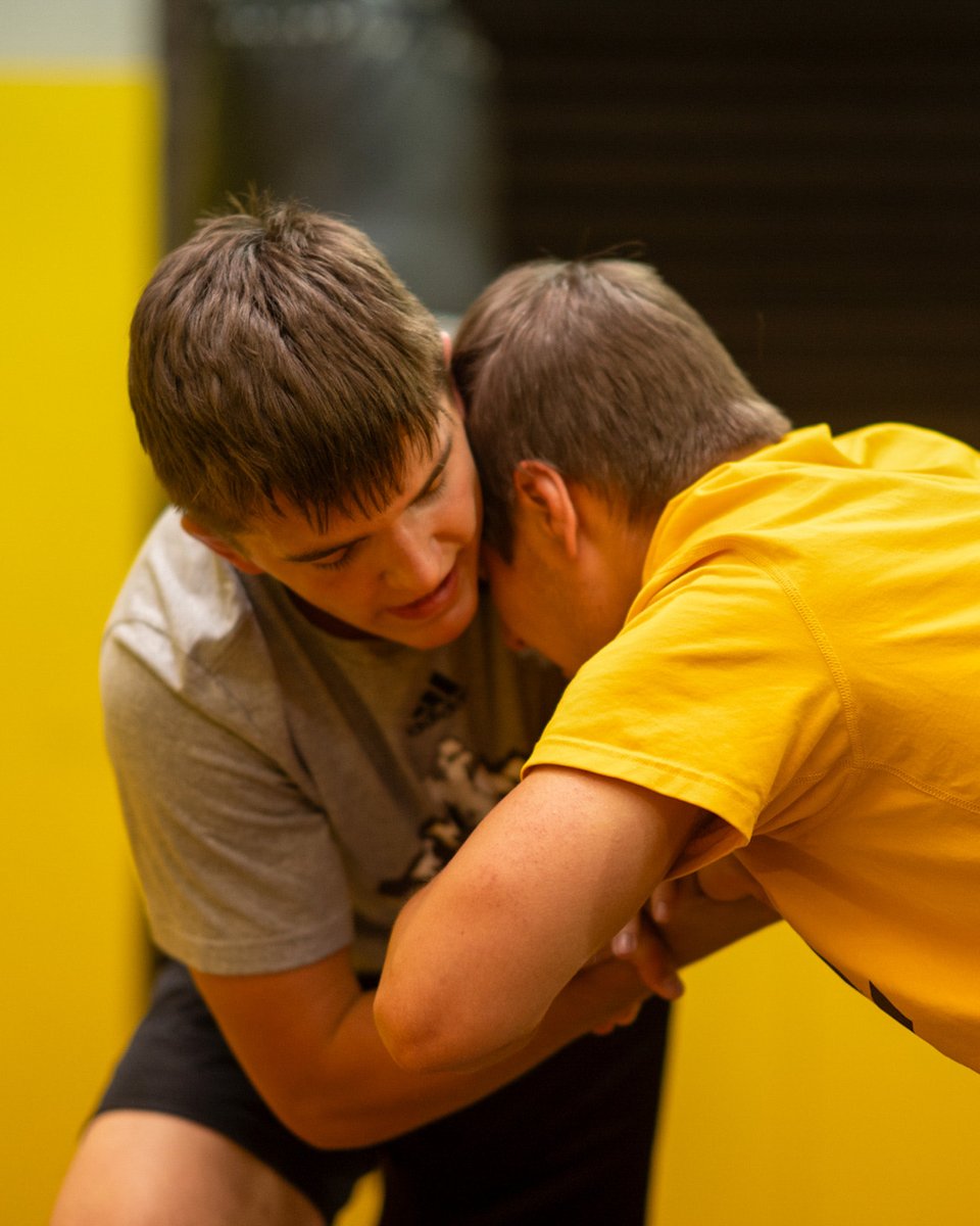 Wyoming Cowboy Wrestling tweet media