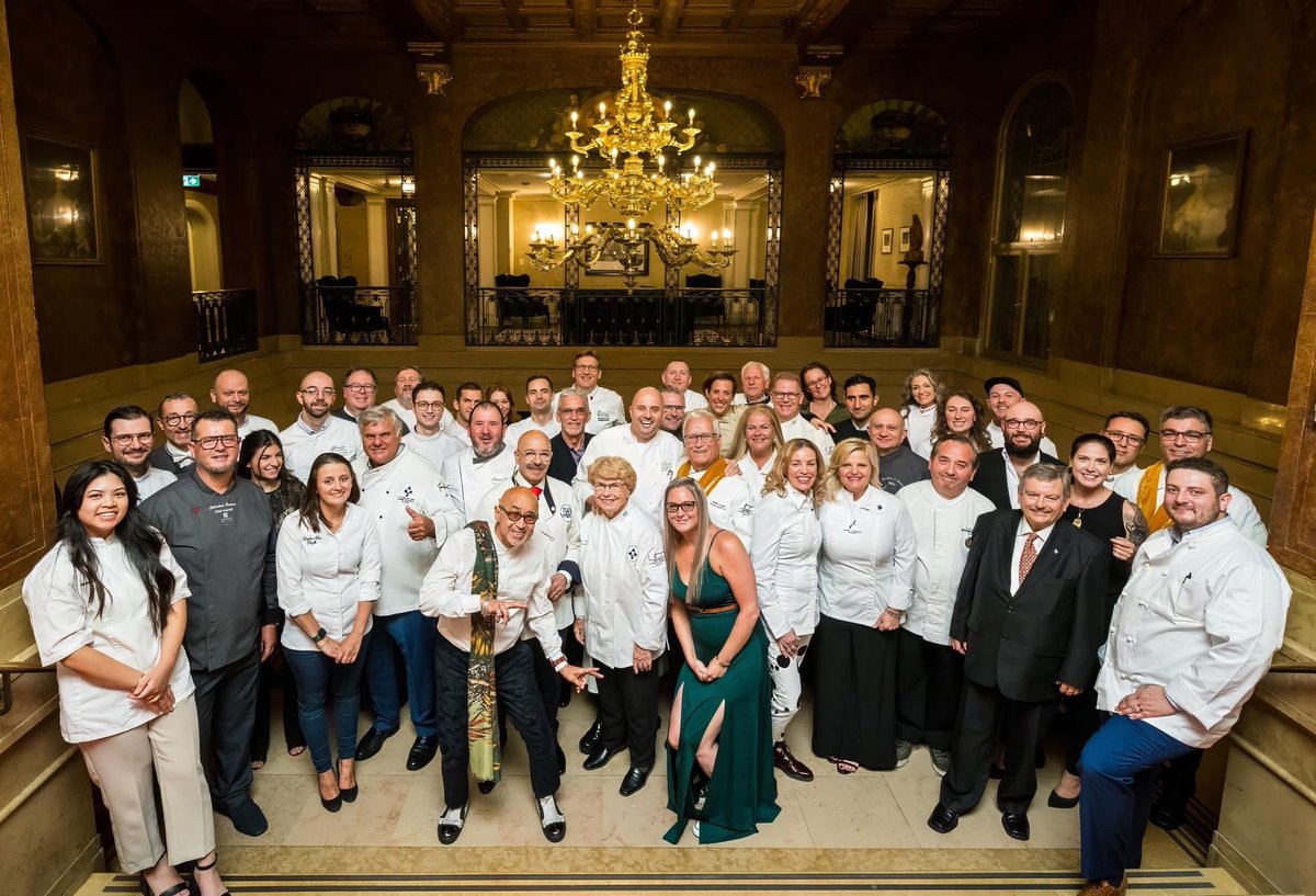 Gala 70e Chefs Cuisiniers et Pâtissiers du Québec WOW bravo quelle belle soirée et félicitations aux nominés! <a href="/TourismeQuebec/">Bonjour Québec</a> #chateaufrontenac #Québec