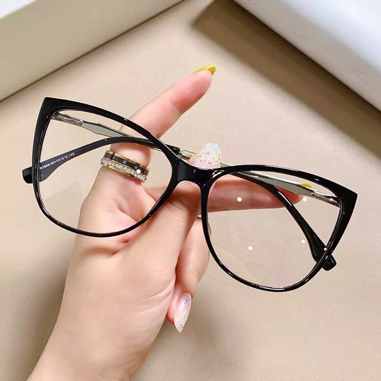 magcdrig's tweet photo. → Óculos de sol e óculos e sem grau baratinhos que encontrei na SHOPEE, a thread; 🧵 

#Shopee1010 https://t.co/ZIKqKHR7GO