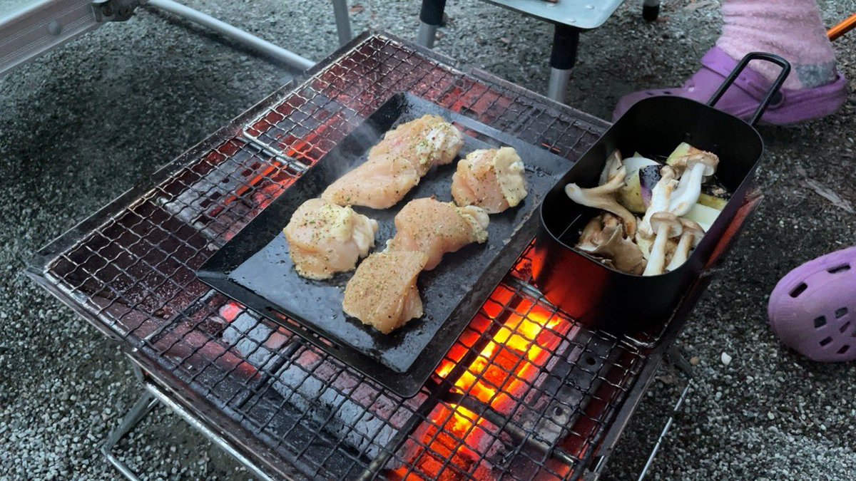 ShiroTourer's tweet photo. キノコ三昧な秋味メニュー
鶏スパイシー焼き
キノコのアヒージョ
焼きナスと常陸牛ステーキ
たっぷりキノコ汁 https://t.co/RWaAHe48aE