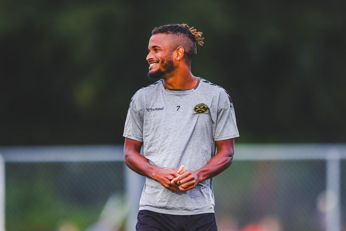 Chas_Battery's tweet photo. Good vibes at Patriots Point ahead of today’s Volvo Night Training Series session!

#CB93 | #YourTownYourClub https://t.co/TLVNK4htrO