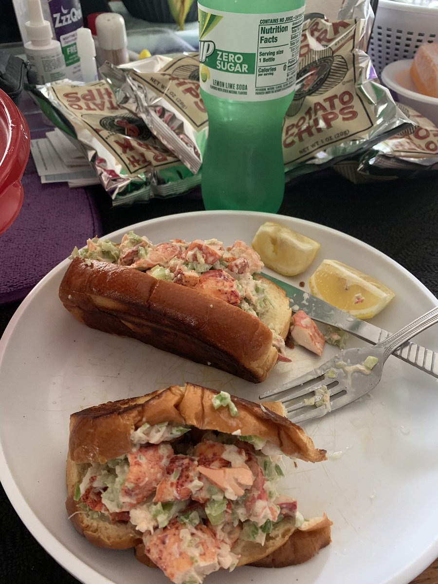 @goldbelly #foodexplorers Lunch Lobster Roll 😋 #mylunchbox 👏🏾👏🏾