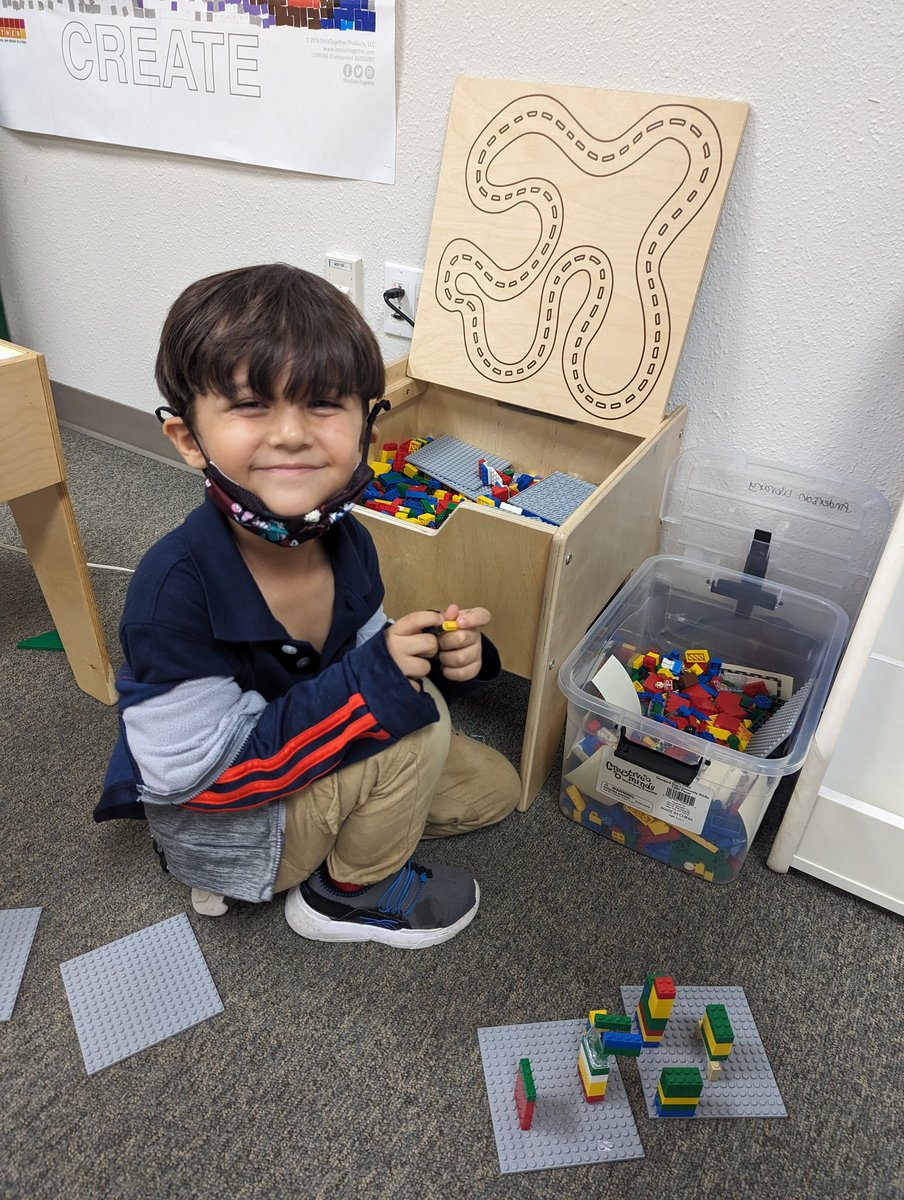 andersonaisd's tweet photo. Makerspace fun with kindergarten! #littelearners #make #explore #create https://t.co/FTtbbbBmE6