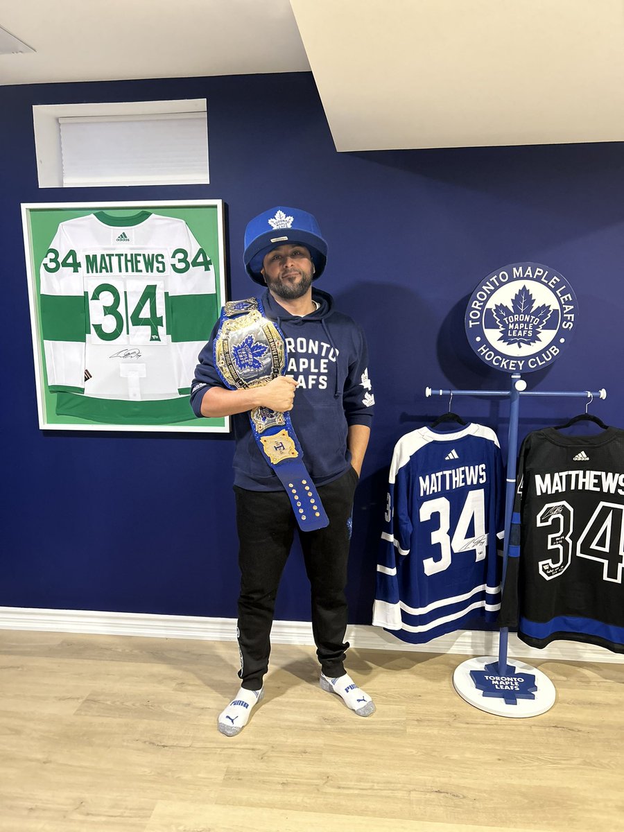 13Leafs01's tweet photo. @TheFordFANatic @MapleLeafs @FordCanada BIg hat. The ORIGINAL Maple Leafs Championship belt. Maple Leafs track suit. All Leafs. Ready to go my Ford Edge Titanium. Go Leafs Go! https://t.co/vCc8EkbgQG