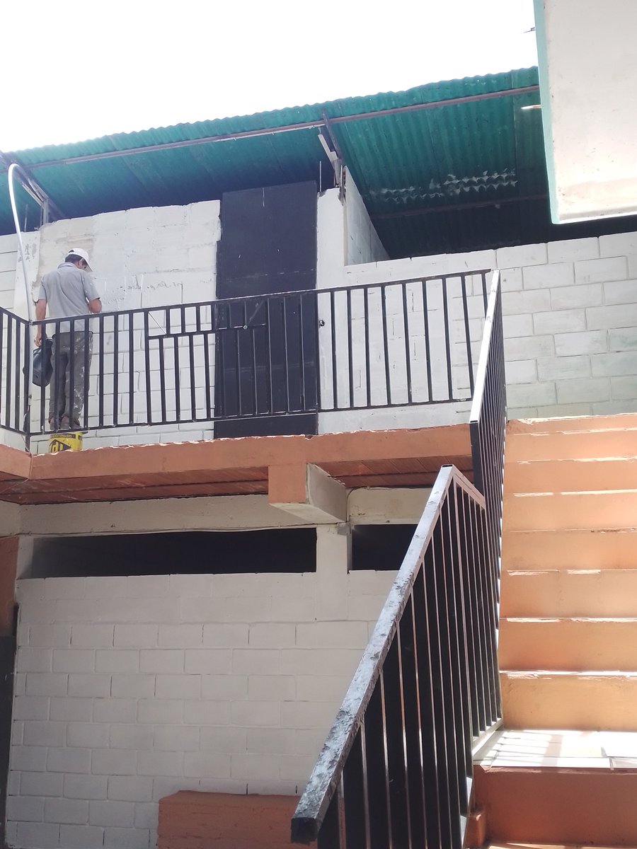 lnfranciscomsc's tweet photo. Arreglo de nuestra institución, con el apoyo de la comunidad y el aporte de padres y representantes @MPPEDUCACION @CDCETachira @NicolasMaduro @clbt https://t.co/SgPcm1T0Et