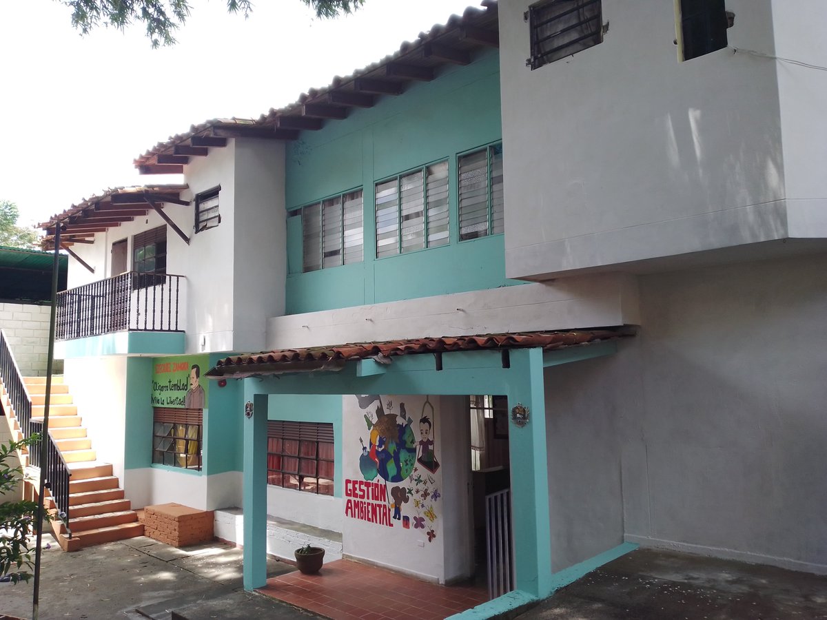 lnfranciscomsc's tweet photo. Embellecimiento de nuestra institución @lnfranciscomsc para dar la bienvenida a nuestros estudiantes, gracias al apoyo de padres y representantes @MPPEDUCACION @CDCETachira @clbtachira @Berzabethg1 https://t.co/pVrALMyNsD