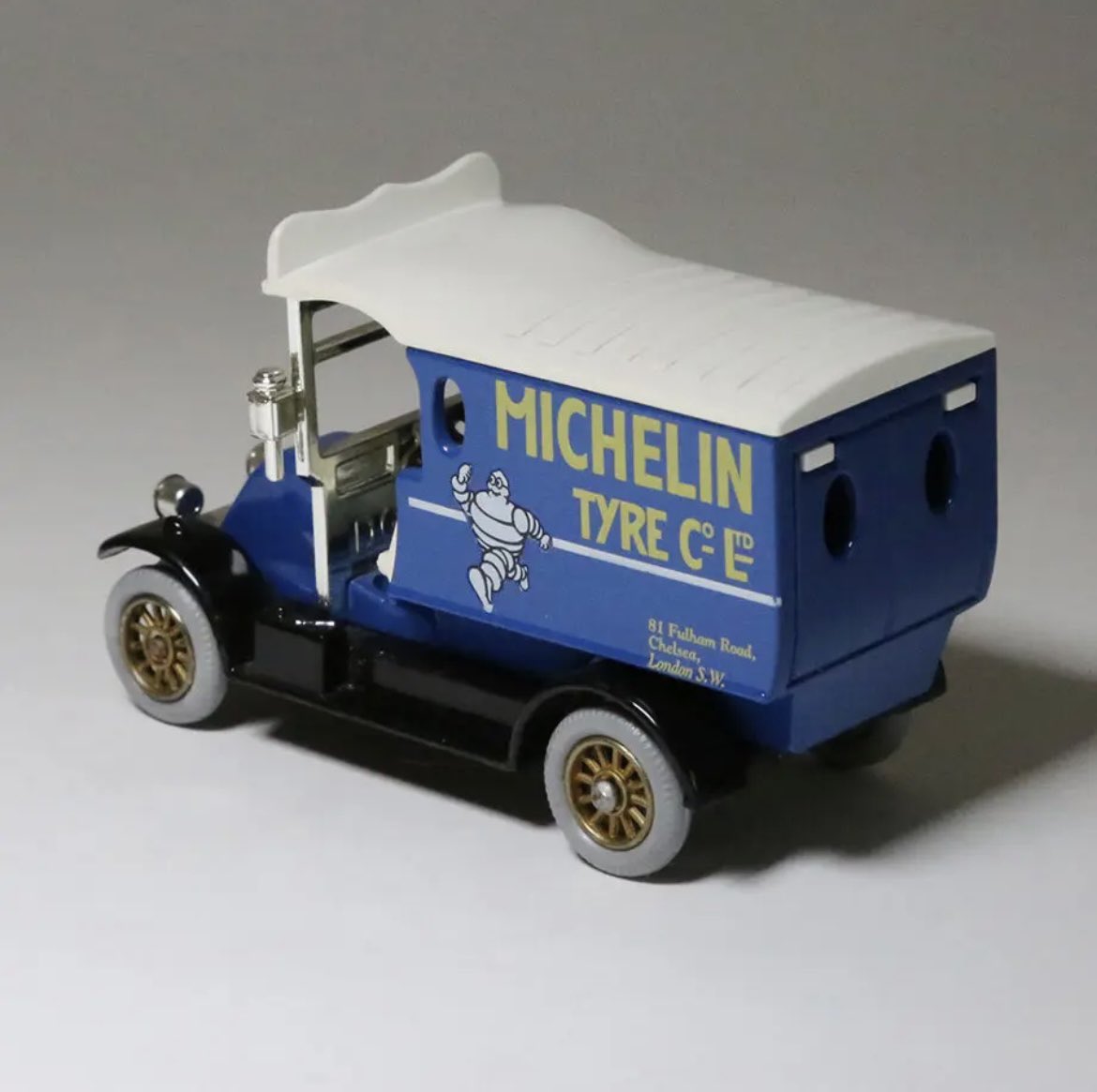 DearPru43803316's tweet photo. LLEDO（U.K）RENAULT VAN 1912  “MICHELIN”・スケール：1/43です。カングージャンボリーまであと5日です！詳細はプロフィール→STORES→NEWSまで！ #雑貨 #ブロカント #ヴィンテージ #フランス雑貨 #ミニカー #ダイキャスト #renault #ルノー #lledo #レド #michelin #カングージャンボリー https://t.co/4C5SAYOK81