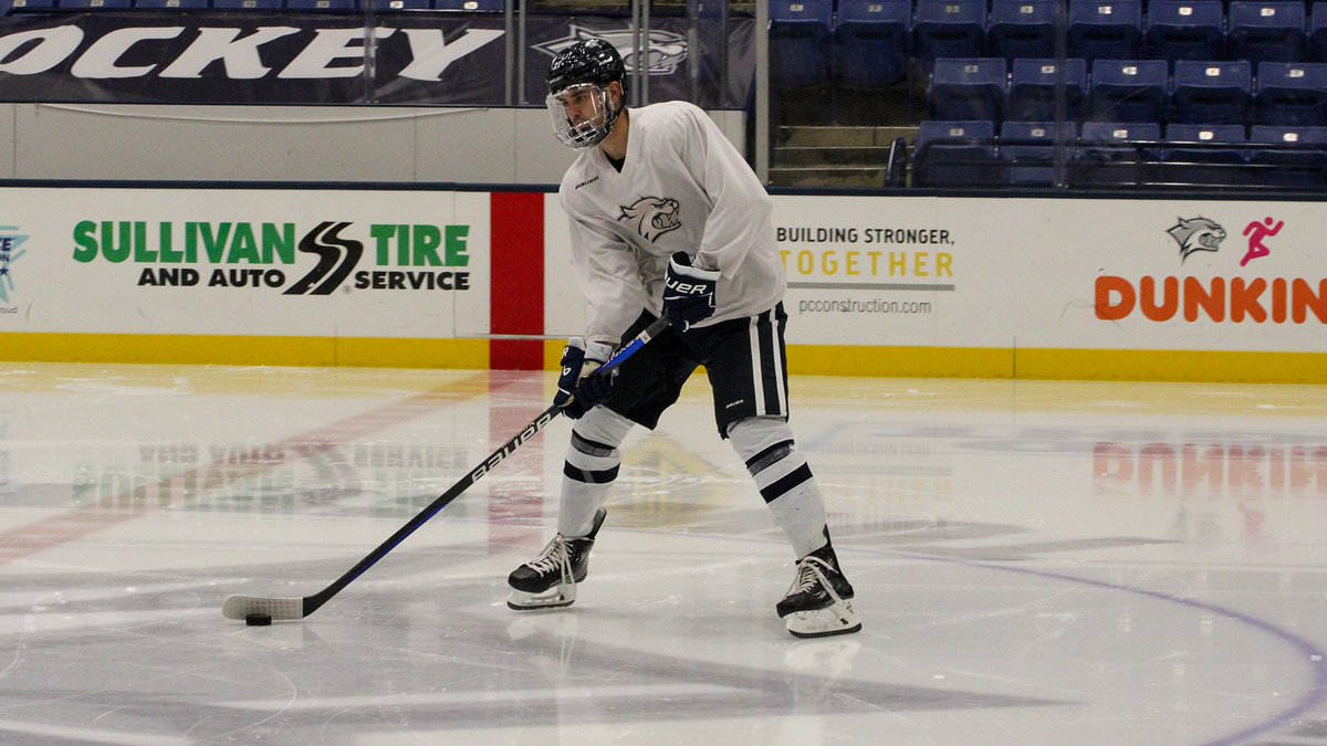 UNHMHOCKEY's tweet photo. Season Opener Week

Tickets ➡️ https://t.co/B3NVPFCS4h 

#BeTheRoar https://t.co/pVNyALm5y6