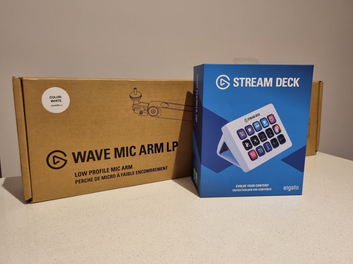 Ruckius_'s tweet photo. Massive thanks to @BoxesOf_Foxes for this awesome new gear I won from their giveaway. Can't wait to add it to the set up! https://t.co/qGLPvsMoOa