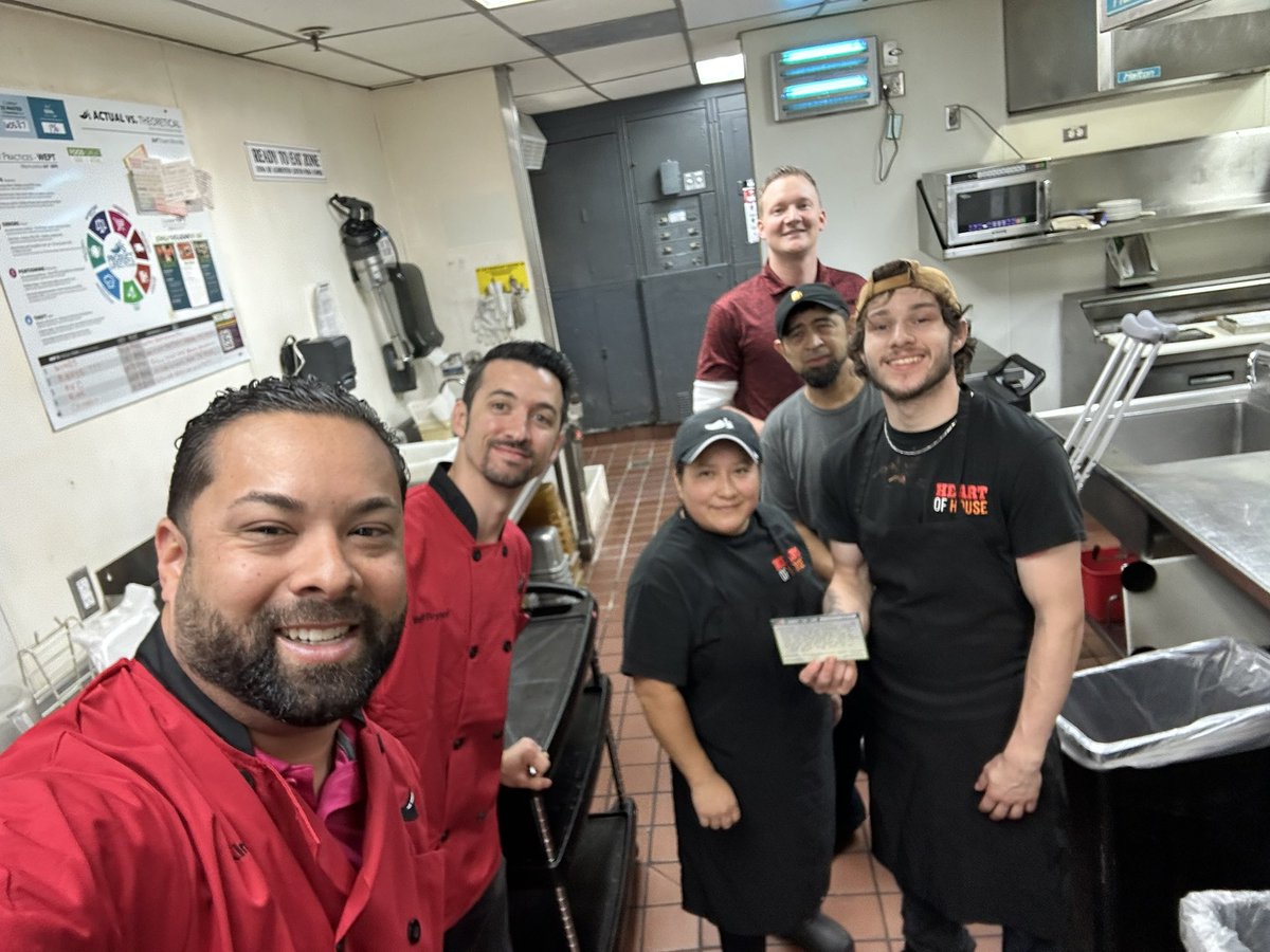 K1ng_TY's tweet photo. #Chilislove #Chilis971 Matt and myself connected with Trevor and his team! 
We recognized Tanner for his amazing behaviors verifying the truck invoice according to what he put away.  
Great Job team Roanoke! https://t.co/ThL1aW2qEP