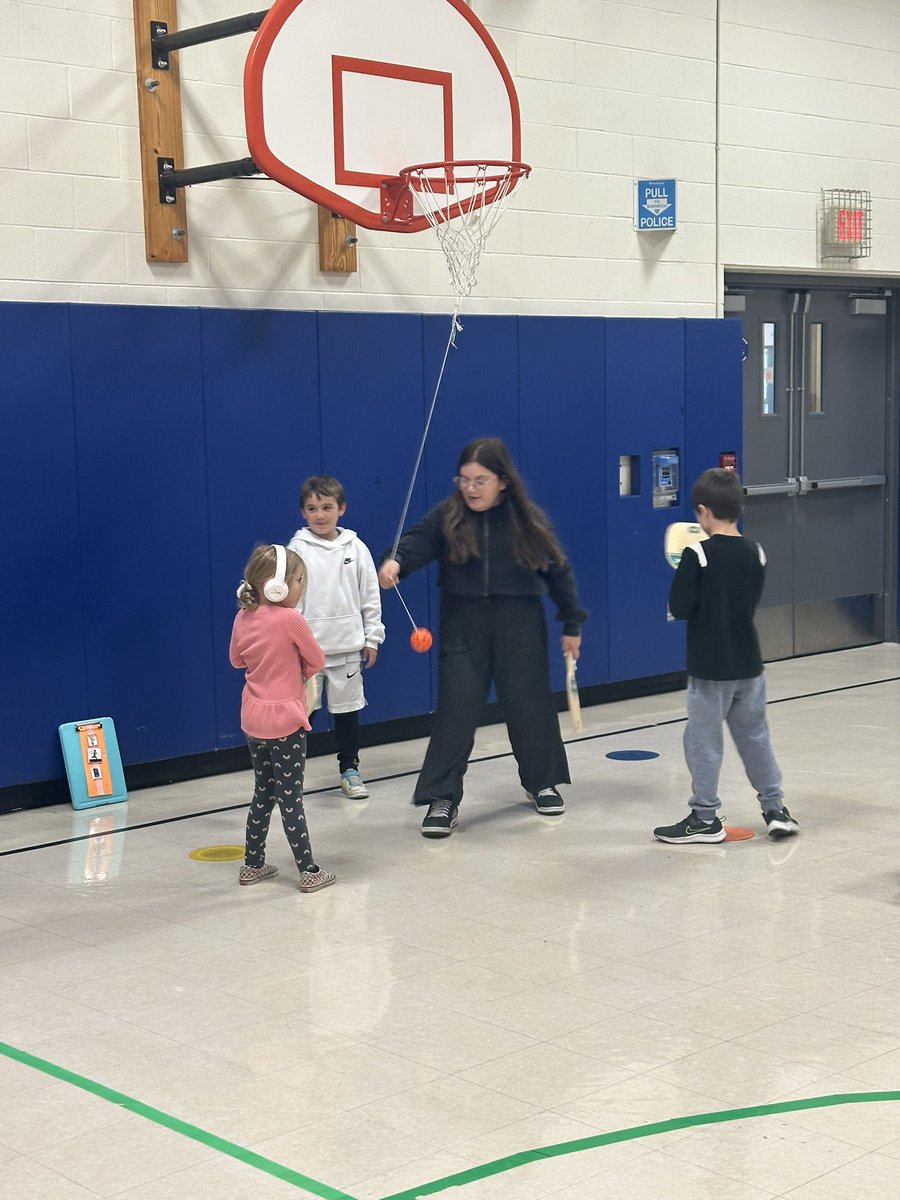 Lauren Sachs tweet media