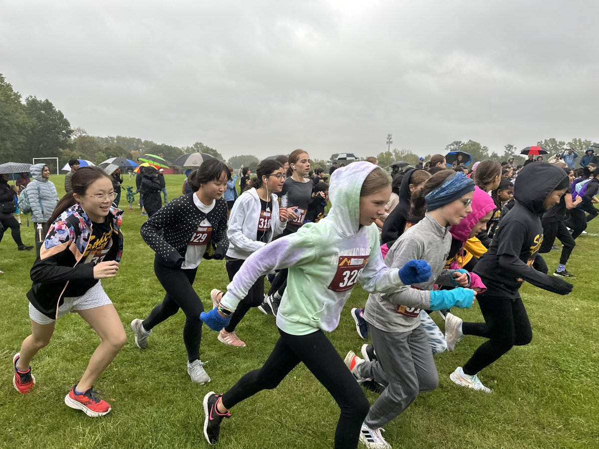 MrsGlab's tweet photo. @SmithKnights rocked their cross country meet today!!! @LiteracyLerdahl @gcpsebastian https://t.co/8Re8y7WfiG