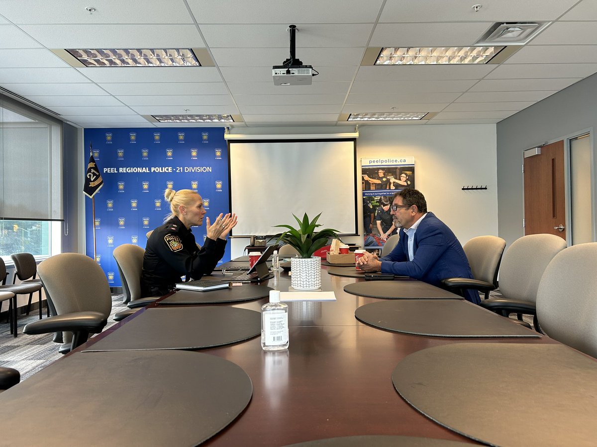 pat_fortini's tweet photo. Today, I met with the superintendent of #peelregionalpolice from 21 Division.
I discussed the concerns of my residents with the growing numbers of speeders and break ins occurring in my ward.
#brampton #cityofbrampton #communitystorage #forthepeople https://t.co/C7UmXQ7IMy