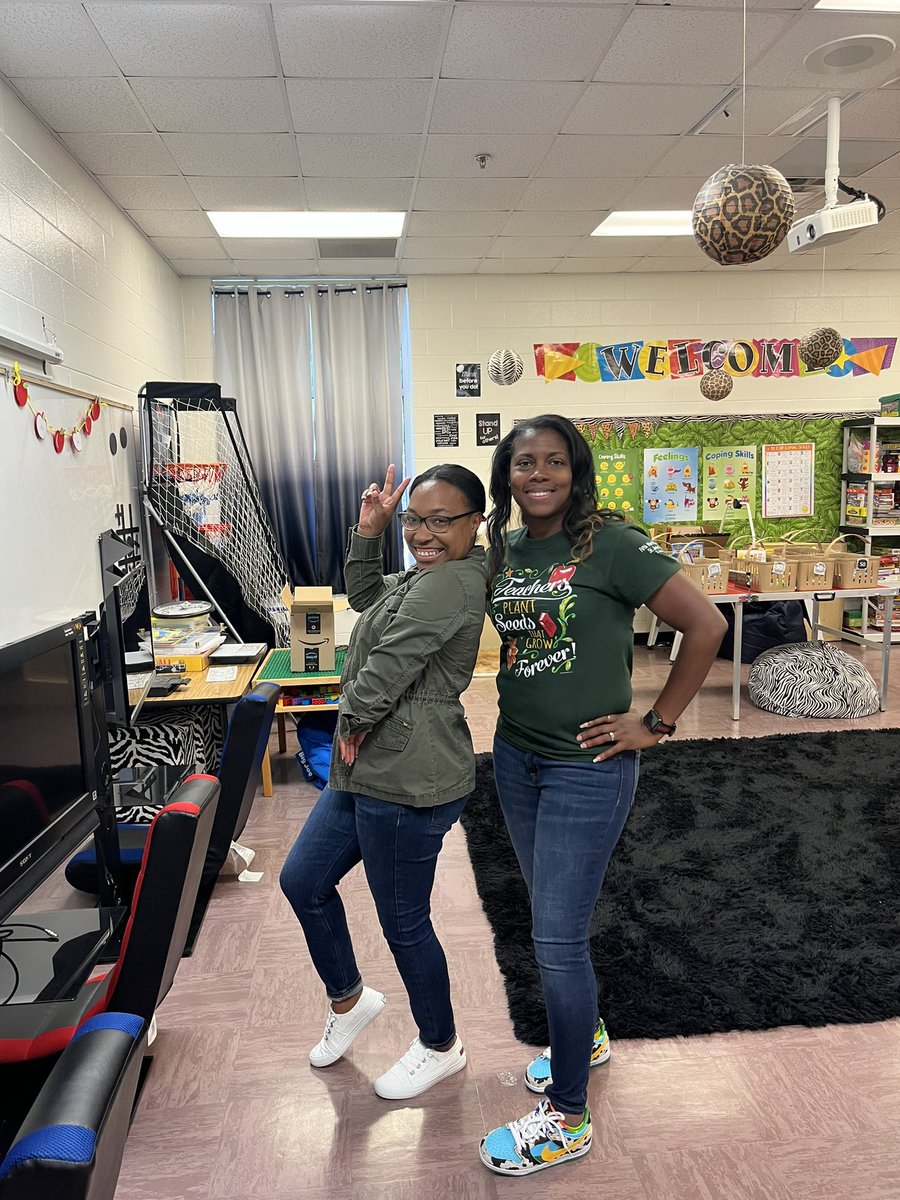 🅜🅡🅢 🅓🅔🅑🅞🅢🅔 tweet media