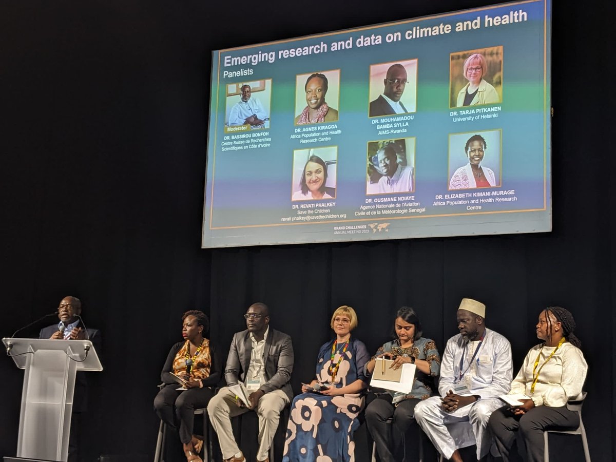 meteosenegal's tweet image. L’ANACIM présente son rôle dans la production de données et l’offre de services pour  la santé.  C’était au cours d’un panel dans le cadre du #GCAM2023 sur le thème: recherche émergente et  données sur le climat et la santé avec le directeur de #meteosenegal, Dr Ousmane Ndiaye.