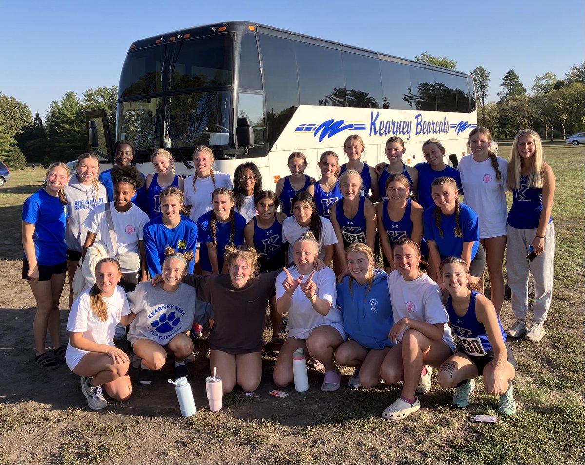 KHSGirlsTFXC's tweet photo. Solid day for the Bearcats!! The JV crew takes the team 🏆 and 4🏅🏅🏅🏅with Darin Brockmeier 🥉Maisie Luke 4️⃣ Grace Burger 5️⃣ Dawson Kreycik 7️⃣!! Congrats on a great season!! #PrepareForVictory 🔵⚪️🐾 @KearneyBearcats https://t.co/qOIa1s6CKc