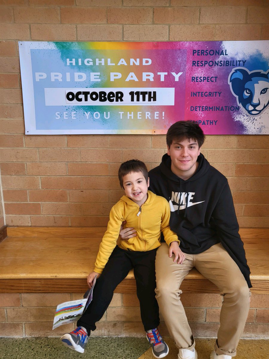 It was great to see our lil’ dude enjoying our Donuts with Dudes event with his dudes on BowTie Tuesday!
#BigBlueOnTheMove #BowTieTuesday #ShineYourLight #HighlandPride #BeHighland #RadiatePositivity #DonutsWithDudes #AdaptAndFlourish #InclusionMatters #SocialSkills