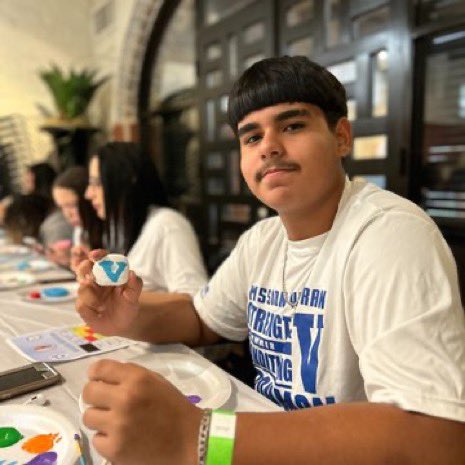 RegionOneGEARUP's tweet photo. It's giving... ✨mindfulness✨. We celebrated #WorldMentalHealthDay with our 9th grade cohort by practicing yoga, meditation and rock painting. #GUWorks https://t.co/vWL9R6zu0W