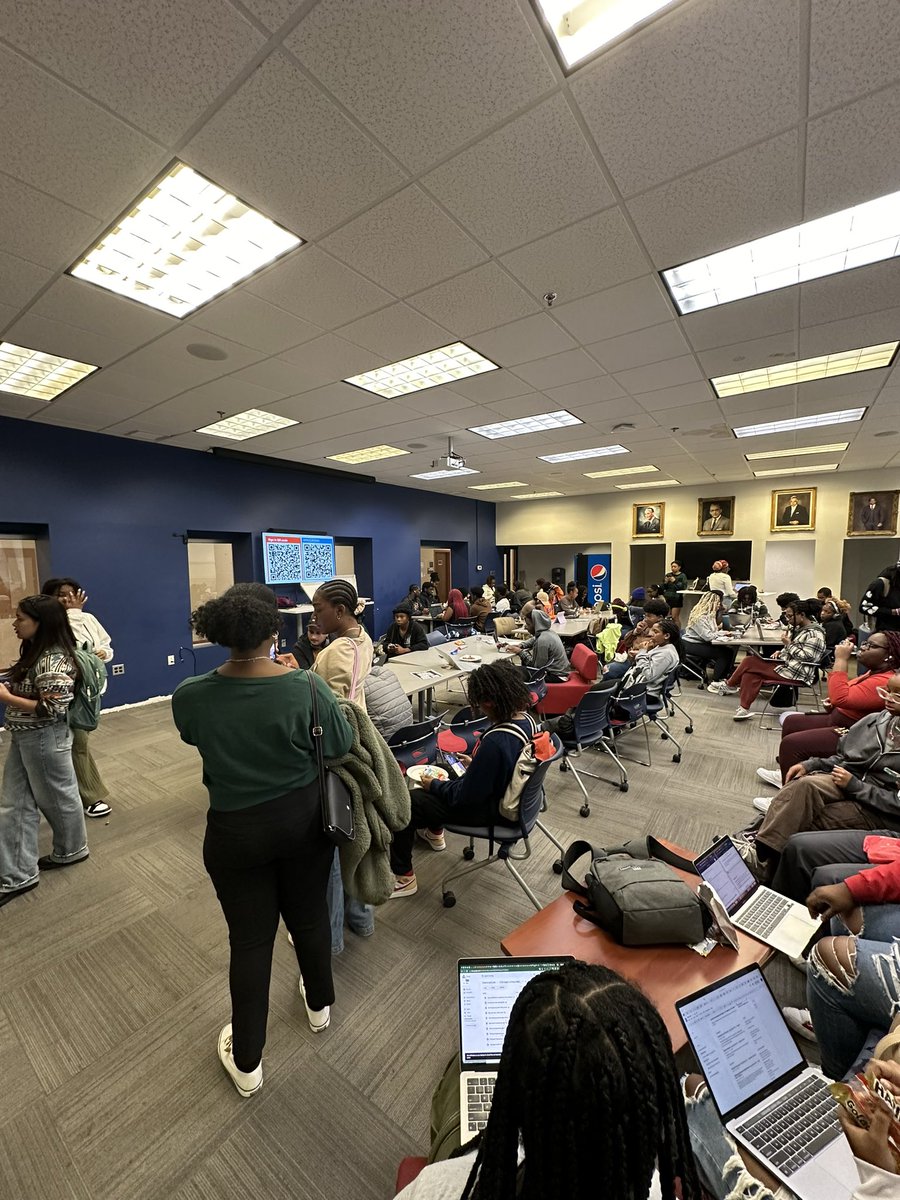 huceacouncil's tweet photo. COME OUT TO THE CEA APPLYATHON. 
PIZZA AND CHICK FILA!!! https://t.co/t3k3HCqBI8