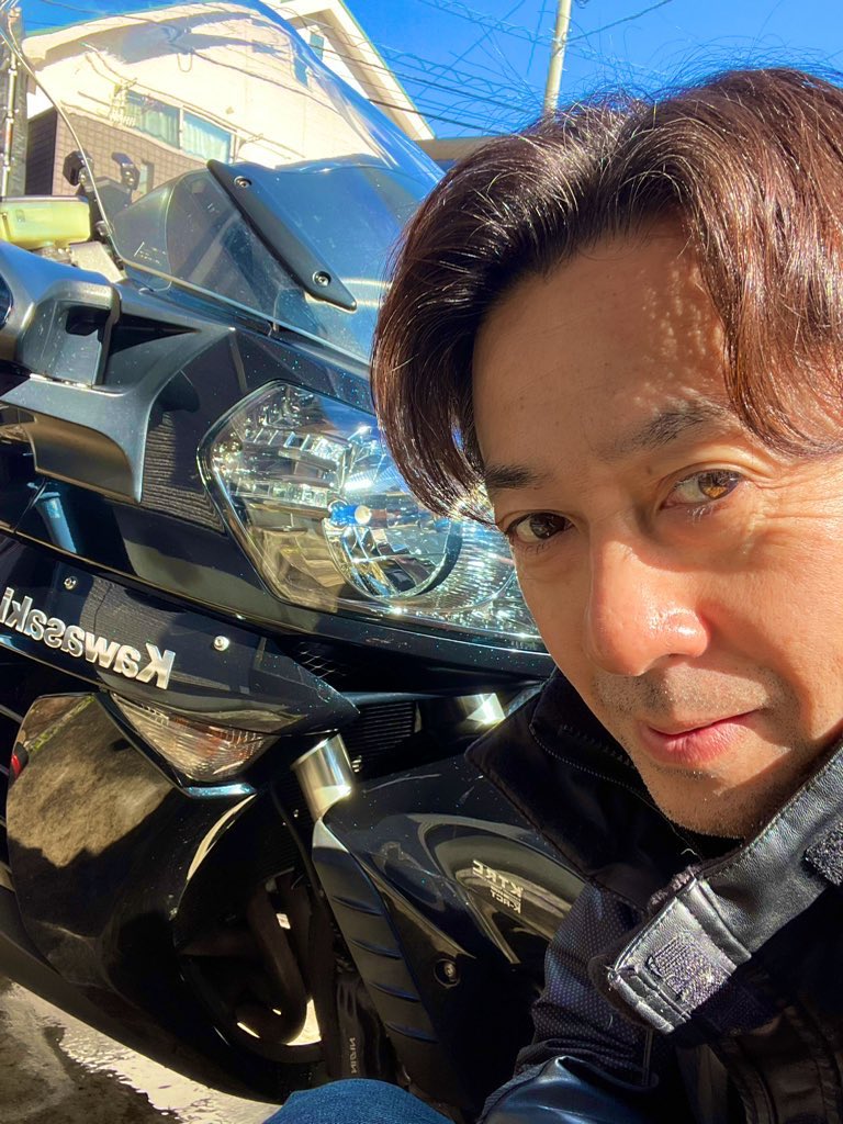 バイク乗りとして自己紹介

年齢:アラフィフ
性別:男
住み:東京都
愛車:1400GTR
好き:猫（7匹）、バイク、ギター、ゴルフ

誰かを否定しない
誰かを笑わない
ユーモアを忘れない
笑われるのは自分自身

『こいつアホかっ😆』

誰かがクスっと笑ってくれればいい

#バイク乗りとして軽く自己紹介