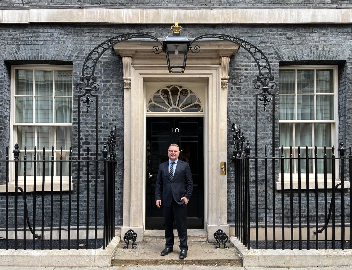 LineHydrogenAU's tweet photo. A very productive trip to London last week for our team, including a range of investor meetings and events, as well as an important meeting at 10 Downing Street. Read more from our Founder and Executive Chairman, Brendan James 1/4
#greenhydrogen #10downingstreet #renewableenergy https://t.co/2spIo68nLz