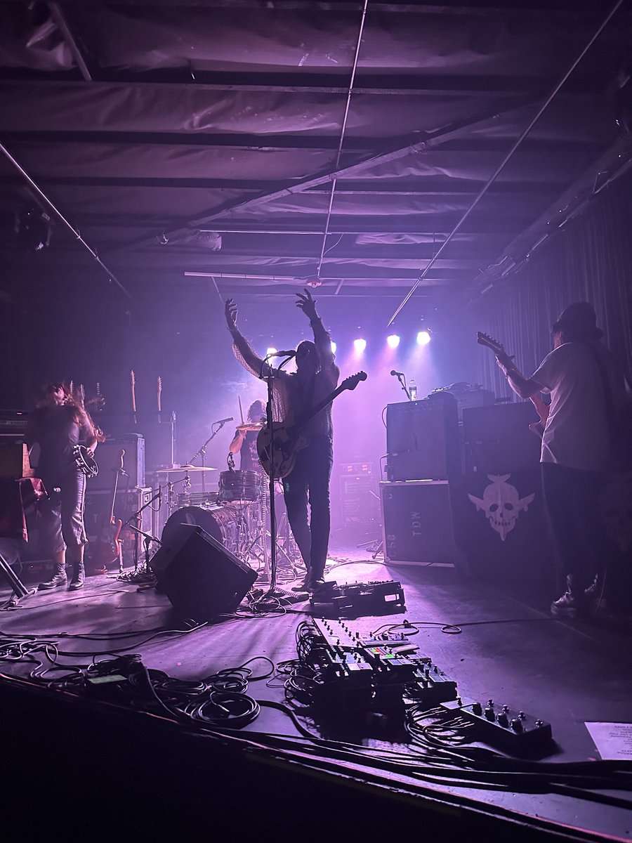 Kimmycat3's tweet photo. ⁦@TheDandyWarhols⁩ Boys said, she had - like God’s hands - Amennnnnnnnn 🙏🏻 https://t.co/oPrQEvwCEl