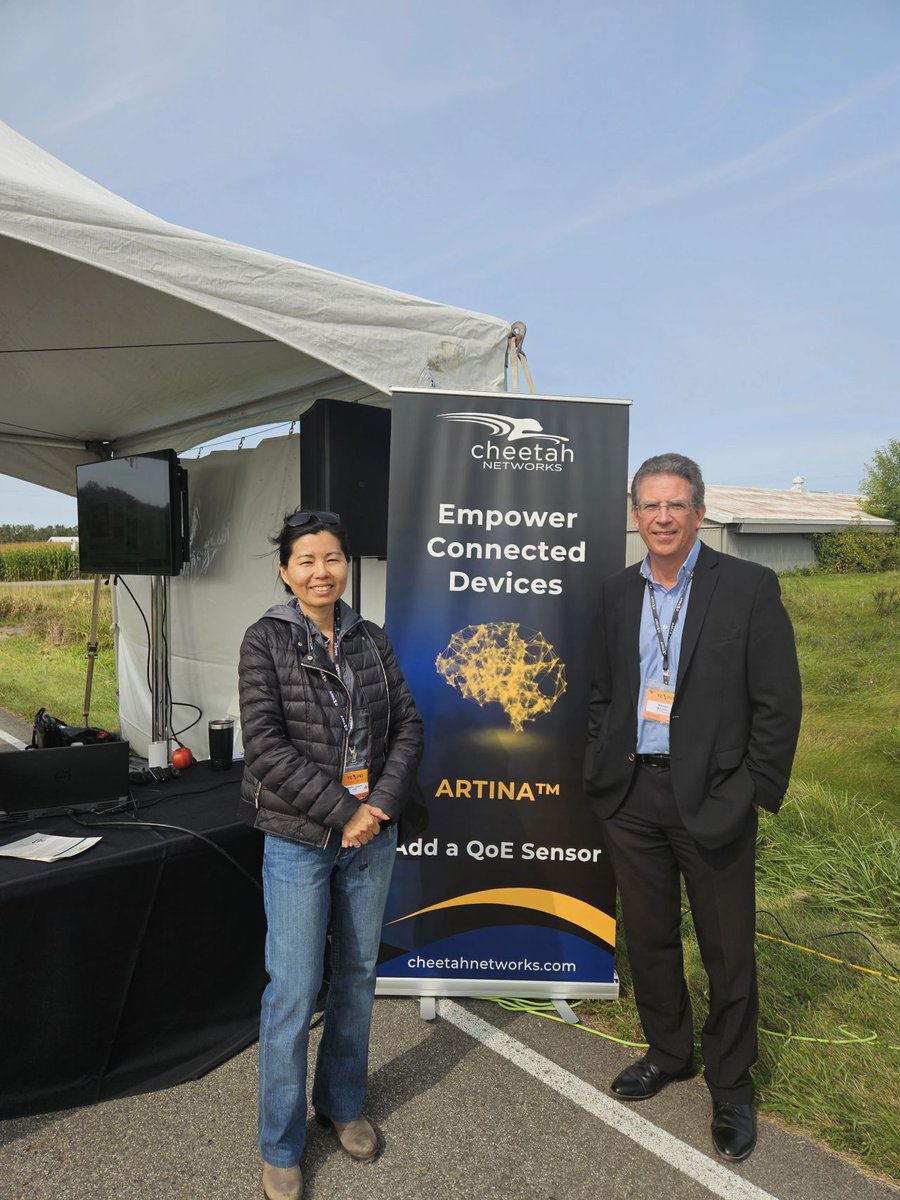 MitacsCanada's tweet photo. What a great day at Area X.O in Ottawa! We connected with #Mitacs #startups and #SmallBusinesses that are making a real difference in the lives of Canadians. We witnessed cutting-edge research and innovation in #robotics, #AI, #DataScience, #GeoLocalization, #Defense, and more. https://t.co/SQlaRvCcFE