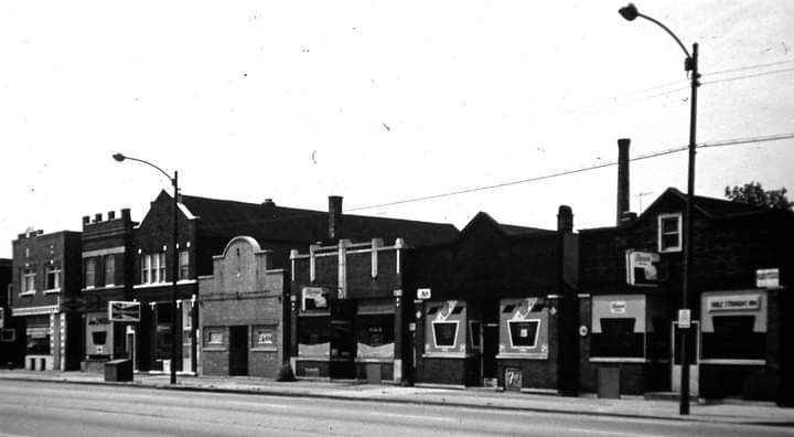 StanleysAshland's tweet photo. The Great Whiskey Row on Ashland Ave. Located near the Old Union Stockyards. Stanley's is the Last Bar Standing on Whiskey Row and Proud to Still Keep the Name Going! #ChicagoHistory #Ashland #Stanleys
#WhiskeyRow #BackoftheYards https://t.co/ORXKpytVhm