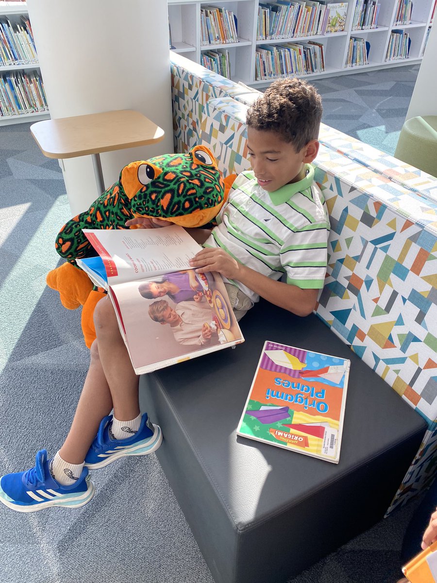 SpoedeLibrary tweet media