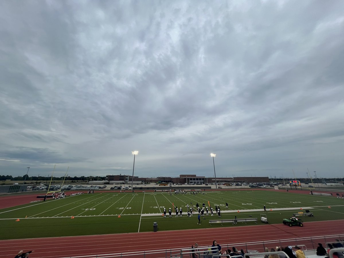 MsScamardoHJH's tweet image. Nothing like Husky football on a cool afternoon! Let’s go Huskies!💙🐺 #wearehaskett