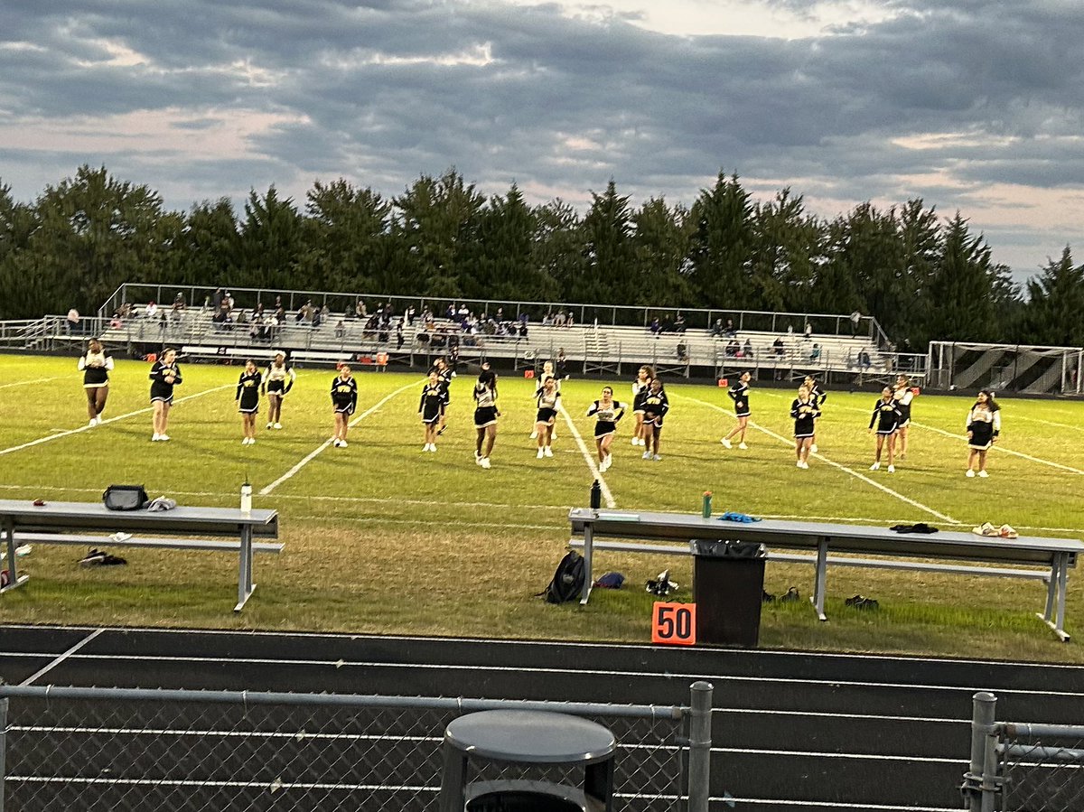 MsBoltTweets's tweet photo. First game for our cheerleaders ! Very proud of them ! @MpMiddle https://t.co/aJQjTgkiD9