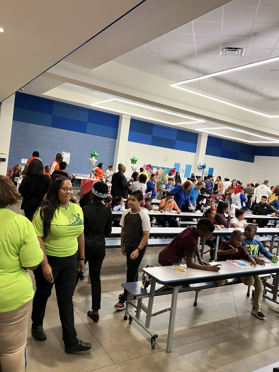 SJBPPSESS's tweet image. Come join the celebration at LPE for Hispanic Heritage Month! 💚💛#ElevatingExcellenceEveryday