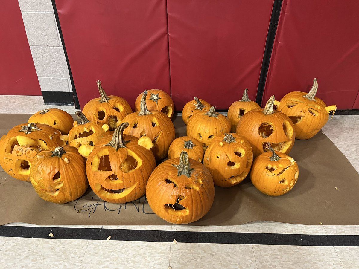 Pumpkin carving day!! 🎃 Pumpkinfest here we come! <a href="/wps_wildcats/">WPS</a> <a href="/WTFDPumpkinfest/">WaterfordPumpkinfest</a>