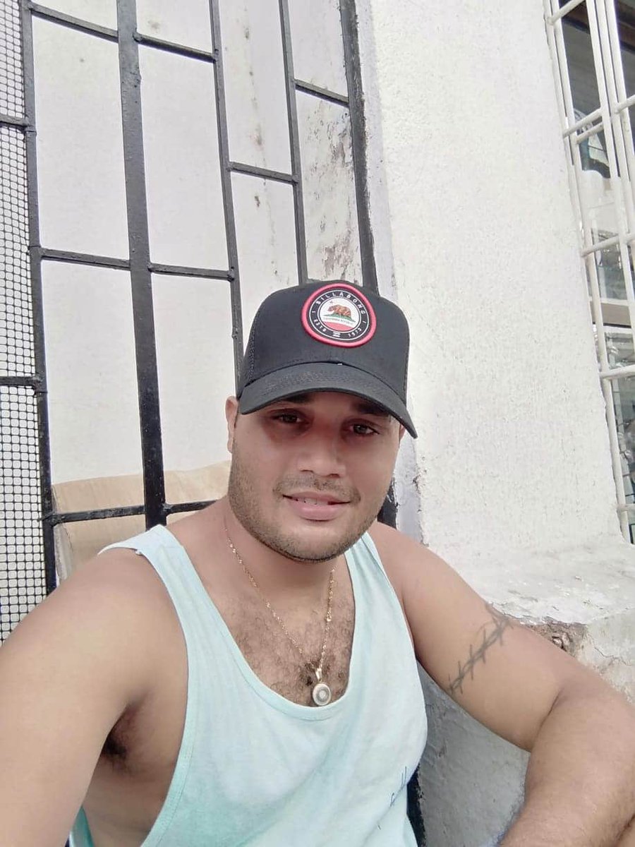 la98623's tweet photo. Quien quiere ver más de este hermoso samario dueño de un gran paquete #Rt para mas https://t.co/Q9Ve5iniZ0