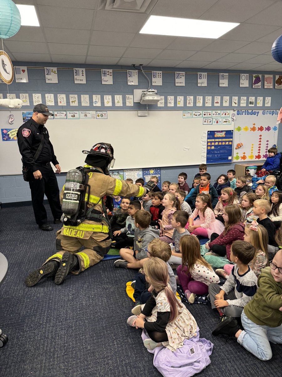 deleeuwc's tweet image. Thank you Commerce Township Fire Department for teaching our Kindergarten and Junior Kindergarten all about fire safety. @WalledLkSchools @GlengaryElem