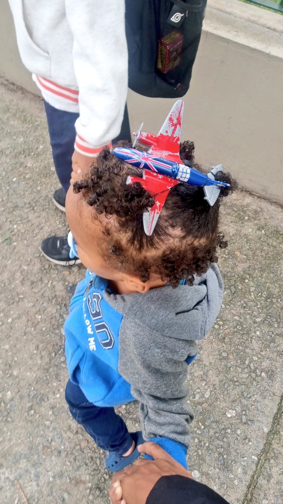 Kleiin999155121's tweet photo. Dia do cabelo maluco na creche kkk🥰
Olha quem vai ser o meu piloto ✈️👨‍✈️
#cabelomaluco 
#menino https://t.co/laCQVIU6Kv