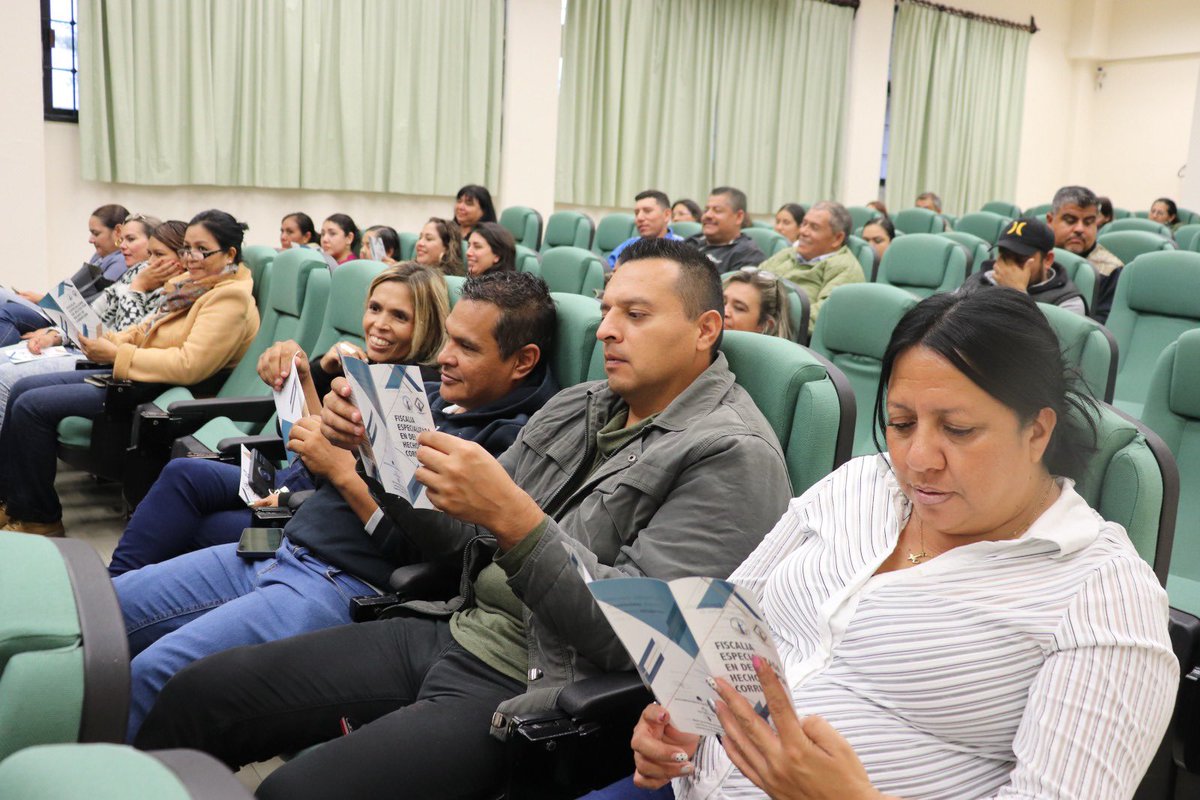 jesusflom's tweet photo. El día de hoy en coordinación con @SEducacionCoah acudimos al @tecsanpedro donde capacitamos aservidores públicos de la #RegionLaguna Agradecemos la presencia y compromiso de todos los asistentes. 
#juntoscontralacorrupción 
#Coahuila https://t.co/TY8PCPpTQR