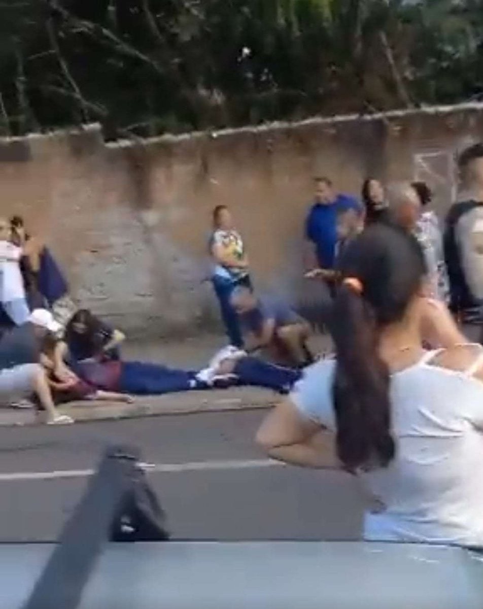 vinicios_betiol's tweet photo. No mesmo dia em que o líder do PL, Altineu Côrtes, comparou professores com o Hamas, um adolescente promoveu um ATAQUE A UMA ESCOLA em Minas Gerais, matando um estudante e ferindo outras quatro pessoas. Esses ataques só acontecem porque os criminosos enxergam nas escolas um ambiente que precisam combater e, sem dúvidas, o discurso de ódio de alguns parlamentares tende a contribuir para esse clima hostil com o ambiente escolar. Chega de oportunistas usando as escolas como promoção política sensacionalista.