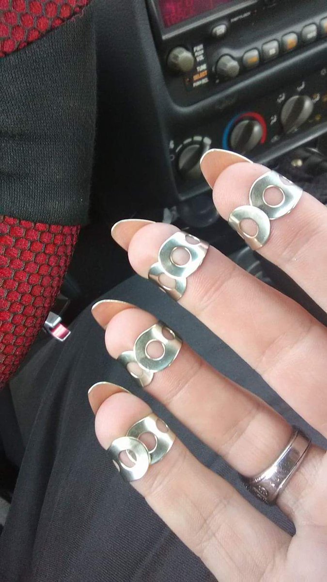 kavaka88's tweet photo. When they are into claws but you keep your nails short for other pleasures. https://t.co/T4eL1xQEgr