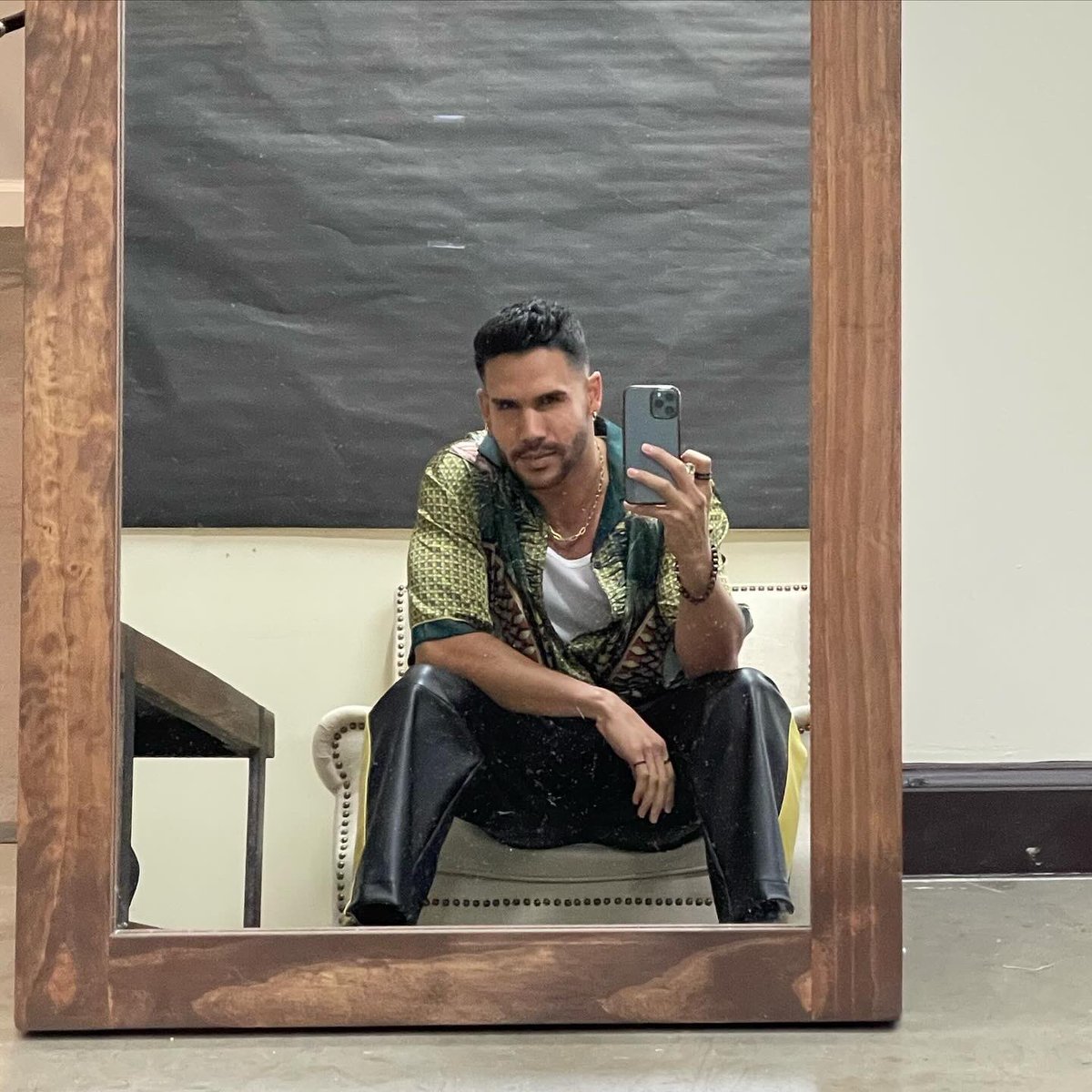 WillieGomez's tweet image. Tune in to #TheVoice TONIGHT! Will I get a chair turn? Tune in to find out at 8/7c only on @nbc and streaming on @peacock!