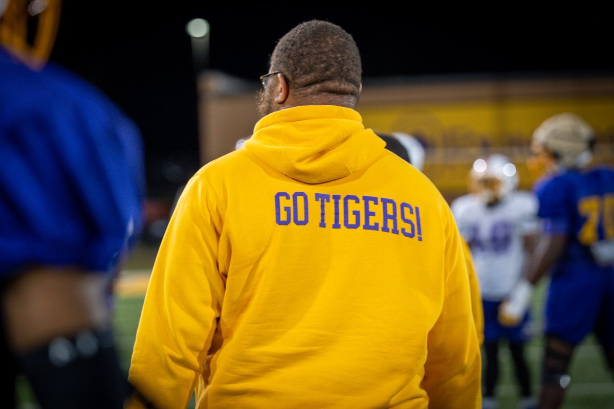 𝚄𝚗𝚍𝚎𝚛 𝚝𝚑𝚎 𝚕𝚒𝚐𝚑𝚝𝚜 🤫

#eyesonthePRIZE
#PAYTHEFEE
#DIGDEEP 

@GoTigers_BC @benedict_tigers @HBCUGameday @HbcuPass @HBCUFball @HBCUDigital @DraftHBCU @MyBCSN1 @Spotlight_HBCU