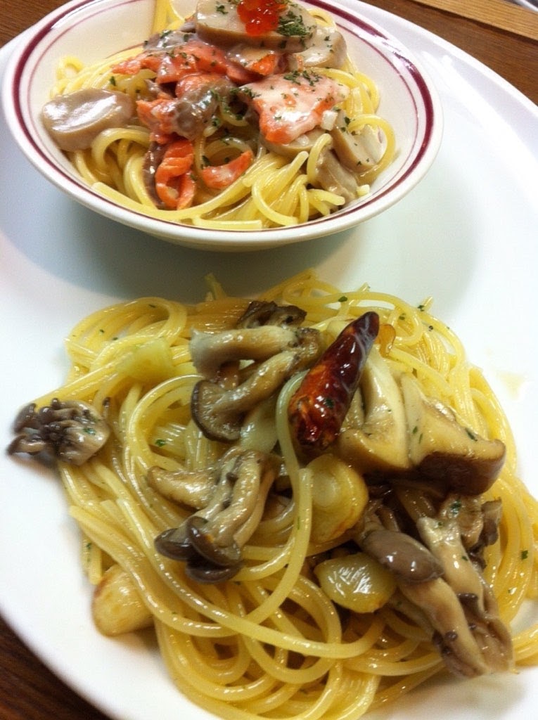 melanzane_'s tweet photo. 春まで提供していたセットメニューやコースメニューは、残念ながら辞めてしまいました。パスタを2種にデザート、コーヒーが付いて1500円。大変お得でしたが原材料の異常な高騰、人員不足も重なり、提供できなくてなりました。店が歴史を重ねることは、私が老いる事。
無理せず、一皿に、、、
11:30開店 https://t.co/WBFc94mu6A