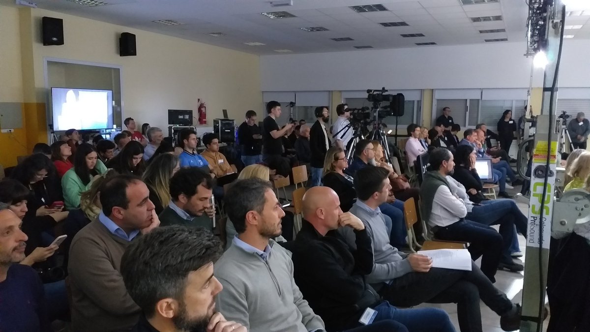 FIO_UNICEN's tweet photo. Continúa el #DebateFIO por la intendencia de #Olavarria
@ArouxetCeleste @MaximilianoWes4 @AgustinMSz @ezequielgalli
https://t.co/oXutkC4UjK https://t.co/pVcLeXKDNK