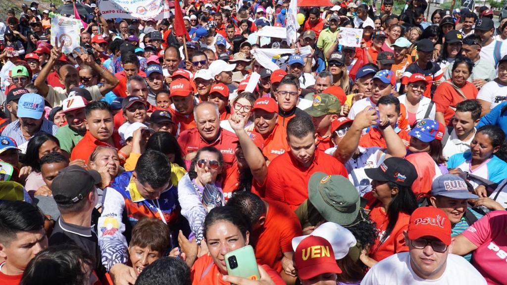 Felicito a los hombres y mujeres del pueblo de Ejido, municipio Campo Elías del estado Mérida, que se movilizaron con empeño, fuerza y en unión para luchar por el bienestar social de nuestro pueblo. ¡Vamos pa' lante!