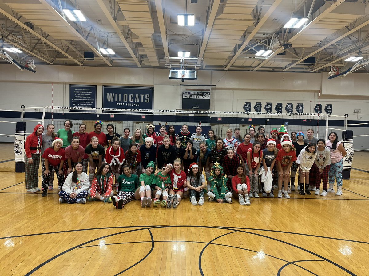 wego_vball's tweet photo. Feeling like Christmas in October as we get a program-wide sweep at East Aurora tonight🤩 Great job girls! https://t.co/bAdXADkp2z