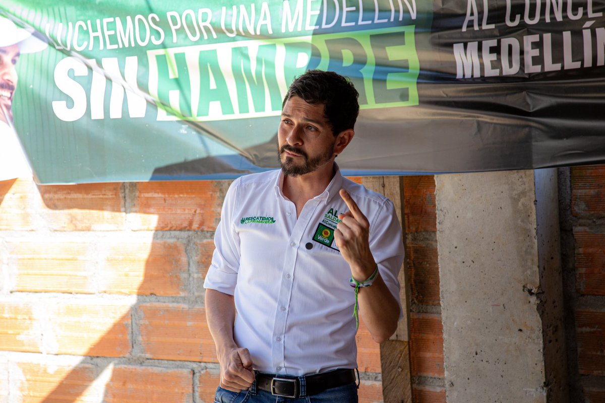 AlejoSalda1's tweet photo. ¡Nuestro compromiso de una #MedellínSinHambre es cada día más fuerte! Desde el barrio Sol de Oriente, Comuna 8, les contamos como hacer de Medellín una ciudad segura.
¡Ganémosle la guerra al hambre! 💚
#MedellínSinHambre
#MedellínSegura #RescatemosLaPrimavera🌻💚 #Verde11🌻 https://t.co/jiBS0PNjP9