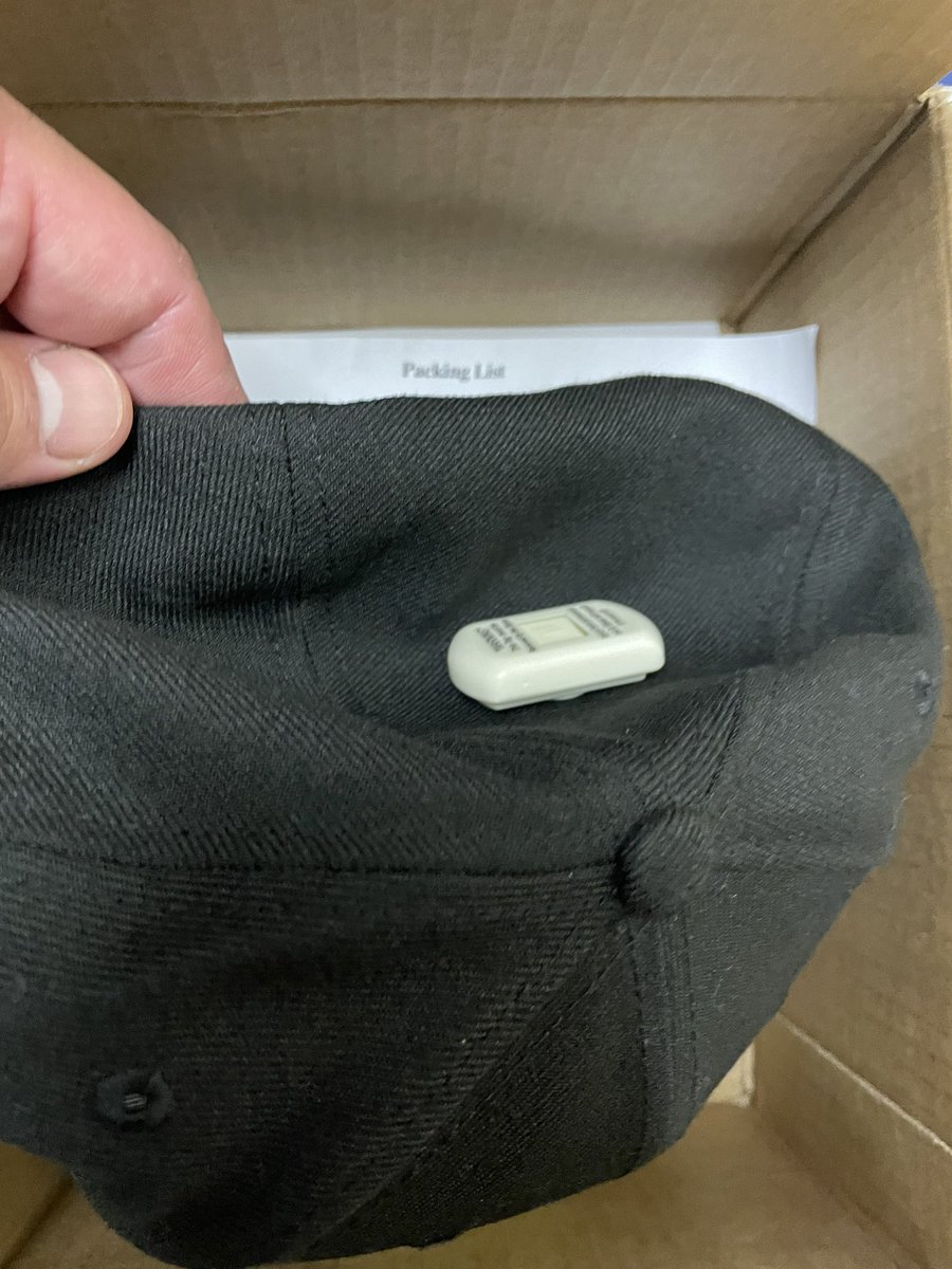 hiimlas's tweet photo. Hey @footlocker @champssports really? 😐 https://t.co/i0W188Rh2d